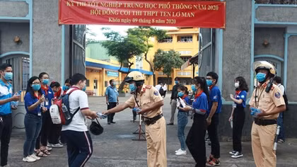 Trên 93 nghìn học sinh và giáo viên trẻ được kết nạp Đảng