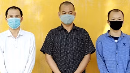 Khởi tố 3 đối tượng đưa người nước ngoài xuất cảnh trái phép