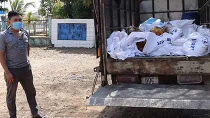 Xe tải vận chuyển 370 kg gà chết