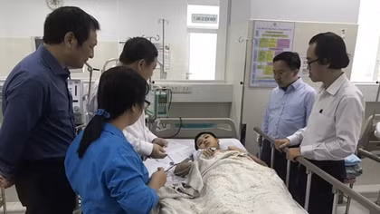 Không thu viện phí với các em học sinh đang điều trị bị cây đè