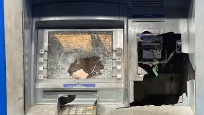 Đập phá cây ATM vì bị... trừ tiền