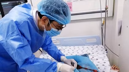 Chạy thận nhân tạo cấp cứu bệnh nhi bị suy thận mạn