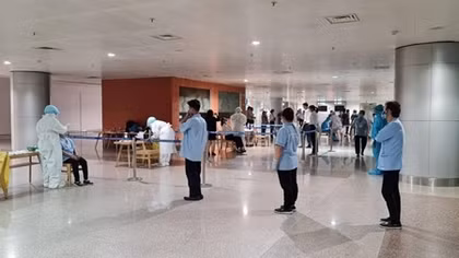 Xét nghiệm COVID-19 toàn bộ nhân viên Sân bay Tân Sơn Nhất