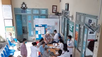 Tăng cường chăm sóc và bảo vệ người bệnh thuộc nhóm nguy cơ cao 