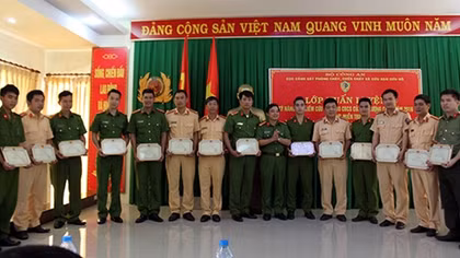 114 học viên tham gia huấn luyện kỹ năng ứng phó sự cố, thiên tai và tìm kiếm cứu nạn