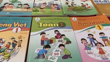 Hợp nhất 4 bộ SGK thành 2 bộ: Đừng lấy “râu ông nọ cắm cằm bà kia”