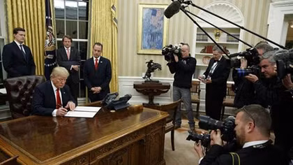 Thách thức pháp lý từ sắc lệnh cấm nhập cư của Tổng thống Donald Trump