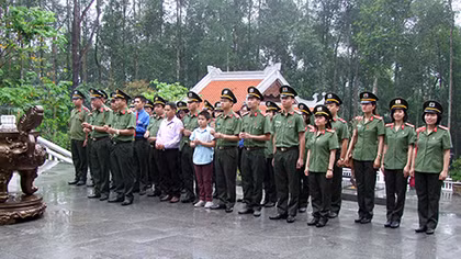 Dâng hương, tưởng niệm Chủ tịch Hồ Chí Minh tại Khu di tích lịch sử K9