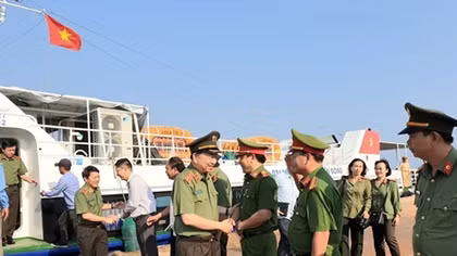 Bộ trưởng Tô Lâm thăm và làm việc tại huyện đảo Lý Sơn