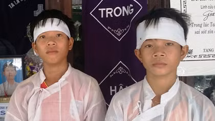 Hai cháu bé mồ côi cần được giúp đỡ