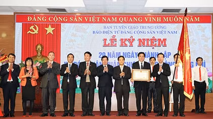 Báo điện tử Đảng Cộng sản Việt Nam đón nhận Huân chương Lao động hạng Nhì