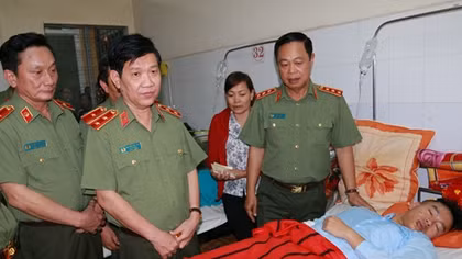 Hòa bình rồi máu anh vẫn đổ