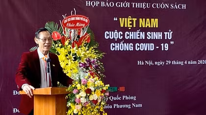 Ra mắt cuốn sách ''Việt Nam - Cuộc chiến sinh tử chống COVID-19''