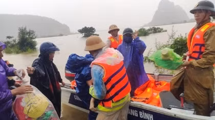 Tập trung tối đa lực lượng, phương tiện hỗ trợ người dân trong lũ