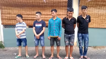  5 đối tượng thuê trọ tàng trữ nhiều hung khí tự chế