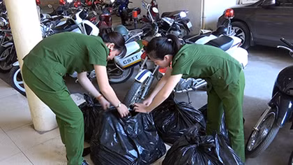 Nhập lậu vịt qua biên giới bán kiếm lời 