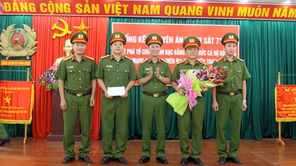 Khen thưởng Ban chuyên án phá tổ chức đánh bạc theo hình thức cá độ bóng đá