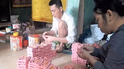 Làng nghề nặn tượng ông Táo xứ Huế “đến hẹn lại lên”