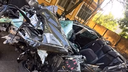 Mazda3 nát bét trên cao tốc Hải Phòng - Quảng Ninh, 2 người tử vong