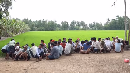 Thu giữ hơn 114 triệu đồng và 4 cặp cựa sắt tại sới bạc đá gà