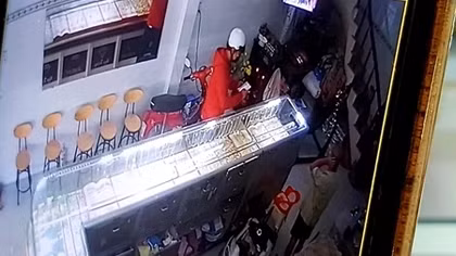 Nghi án chủ tiệm vàng bị cướp tấn công