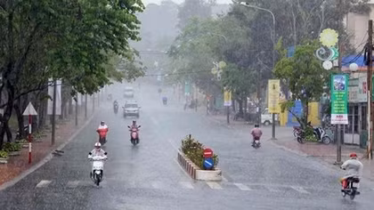 Miền Bắc tăng nhiệt, miền Nam mưa rào