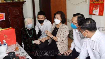 Chủ tịch Quốc hội thăm các Mẹ Việt Nam Anh hùng, Anh hùng Lực lượng vũ trang