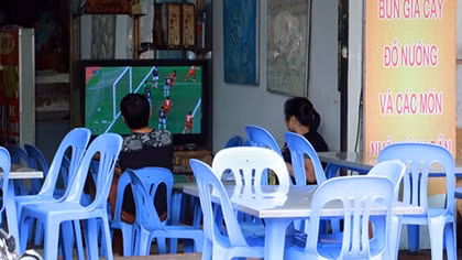 Không khí bóng đá SEA Games "vắng lặng" ở Hà Nội