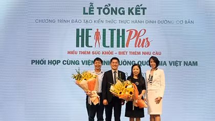Amway và Viện dinh dưỡng Quốc gia trao bằng cho học viên hoàn thành khóa học về dinh dưỡng 