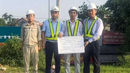 Làm đường giao thông bằng rác thải tái chế