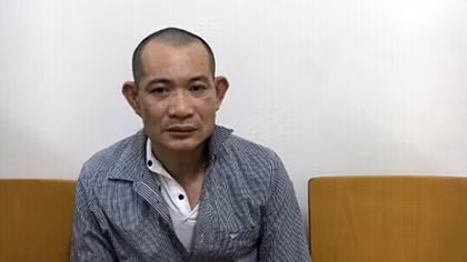 Bảo vệ trung tâm thương mại dâm ô thiếu nữ 15 tuổi
