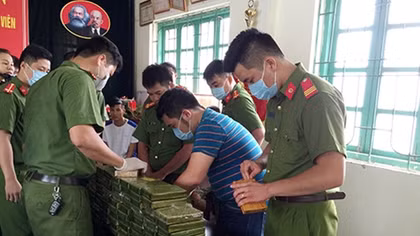 Công an Cao Bằng bắt vụ mua bán 86 bánh heroin