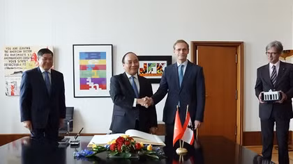 Thủ tướng đề nghị TP. Berlin ủng hộ dự án Nhà trẻ song ngữ Đức-Việt