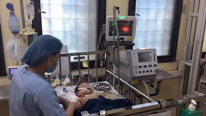 Phẫu thuật cứu cháu bé bị thanh sắt đâm thủng sọ