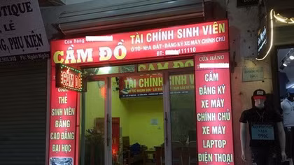 Cầm đồ mùa World Cup: Khi khách hàng không còn là "thượng đế"