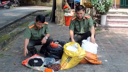 “Ôm” thuốc nổ đi bán bán cho các đối tượng khai thác khoảng sản trái phép