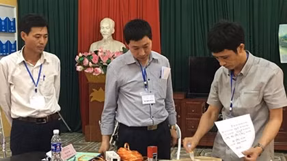 Tạm đình chỉ công tác 30 ngày đối với giám thị “tuồn” đề thi ra ngoài