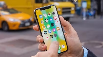 Apple nhận lỗi với người dùng, hứa thay miễn phí màn hình iPhone