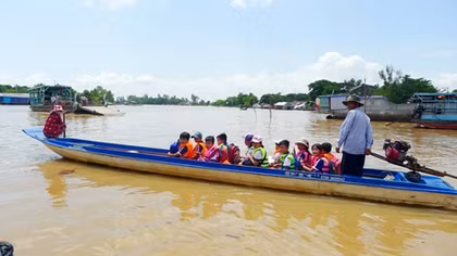 Không để con chữ chông chênh theo con nước