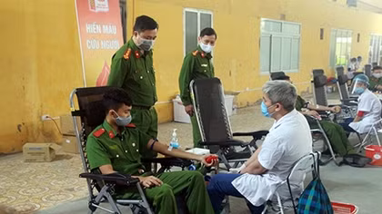 Hơn 500 cán bộ, chiến sĩ Đại học PCCC hiến máu tình nguyện