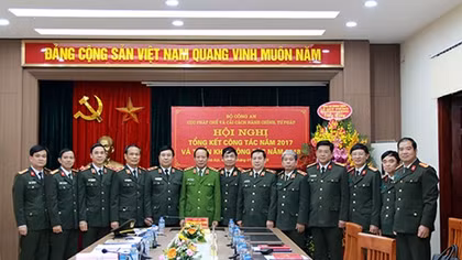 Gắn kết công tác xây dựng pháp luật với thi hành pháp luật