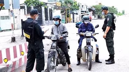 Nỗ lực kiểm soát, phòng chống COVID-19 ngày đầu giãn cách theo Chỉ thị 16