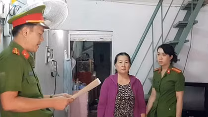  "Rút ruột" công quỹ gần 6 tỉ đồng nướng vào cờ bạc