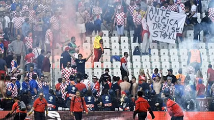 Croatia nhận án phạt từ UEFA