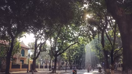 Bắc bộ nắng hanh cuối tuần, Trung bộ mưa giông