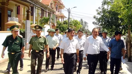 Phó Thủ tướng Thường trực Trương Hòa Bình thăm, động viên ngư dân Quảng Bình