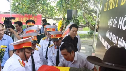 Tổ chức Lễ truy điệu và an táng hài cốt Liệt sỹ Hồng Tôn Cúc