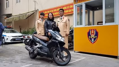 Phát hiện xe máy bị trộm một năm trước trao trả cho người dân