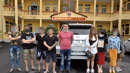 Nhóm thanh niên vi phạm nồng độ cồn, sử dụng ma túy trên xe ô tô