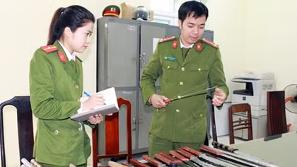 Đẩy mạnh công tác vận động giao nộp vũ khí, vật liệu nổ